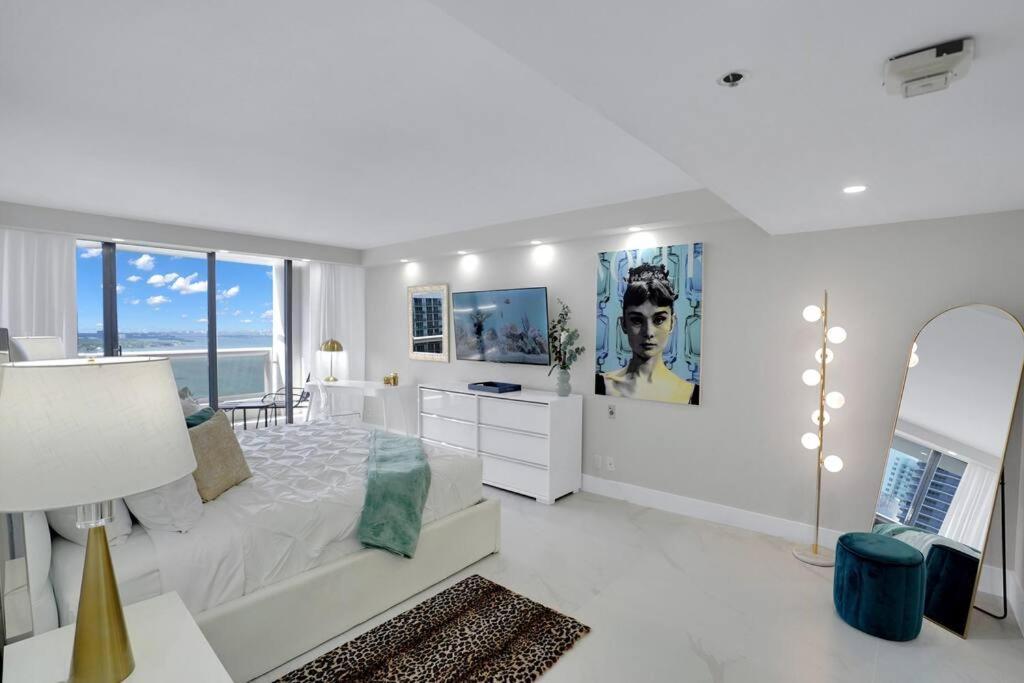 Superstar! Penthouse With Water And Park Views!