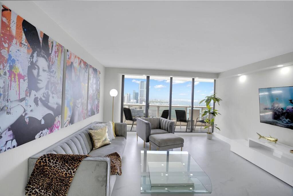 Superstar! Penthouse With Water And Park Views! *